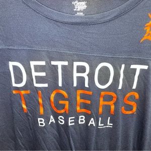 Womens Detroit tigers shirt